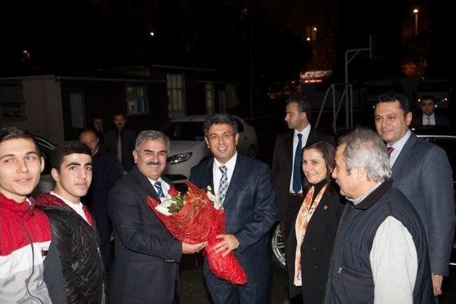 30 Yıl Sonra Şimdi Müdür Olan Öğretmenini Ziyaret Etti 3