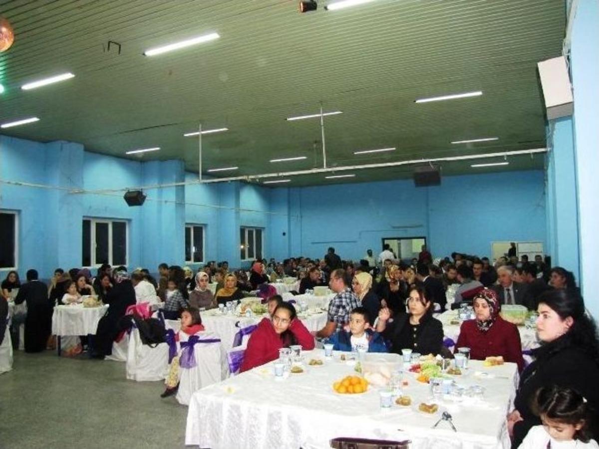 &Ouml;ğretmenler Yemekte Buluştu