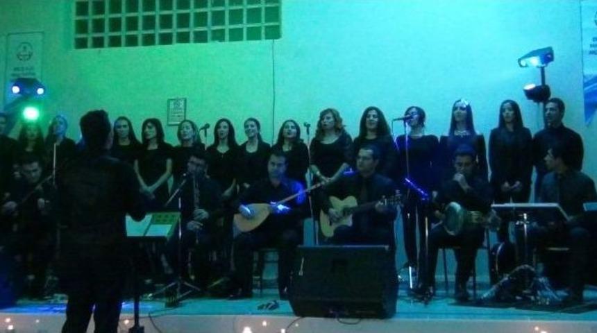Erciş&rsquo;te M&uuml;zik &Ouml;ğretmenleri İzleyicileri Mest Etti