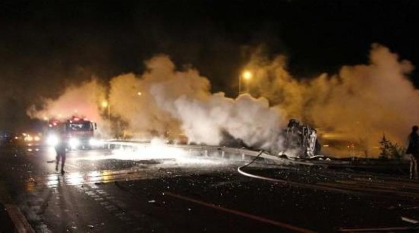 ŞANLIURFA'DA ZİNCİRLEME KAZA: 1 &Ouml;L&Uuml;, 2 YARALI