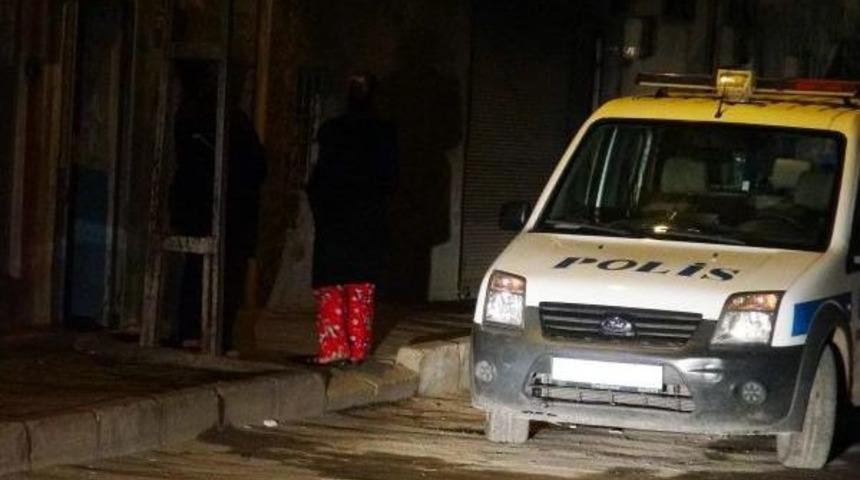 AİLESİYLE TARTIŞIP T&Uuml;FEKLE KENDİSİNİ YARALADI