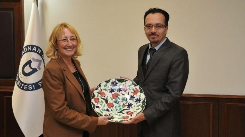 Prof. Dr. Beril Dedeoğlu&rsquo;ndan Ad&uuml; Rekt&ouml;r&uuml; Bircan&rsquo;a Ziyaret&rlm;