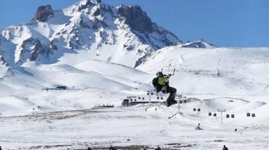 ERCİYES DAĞI'NDA U&Ccedil;URTMALI KAYAK