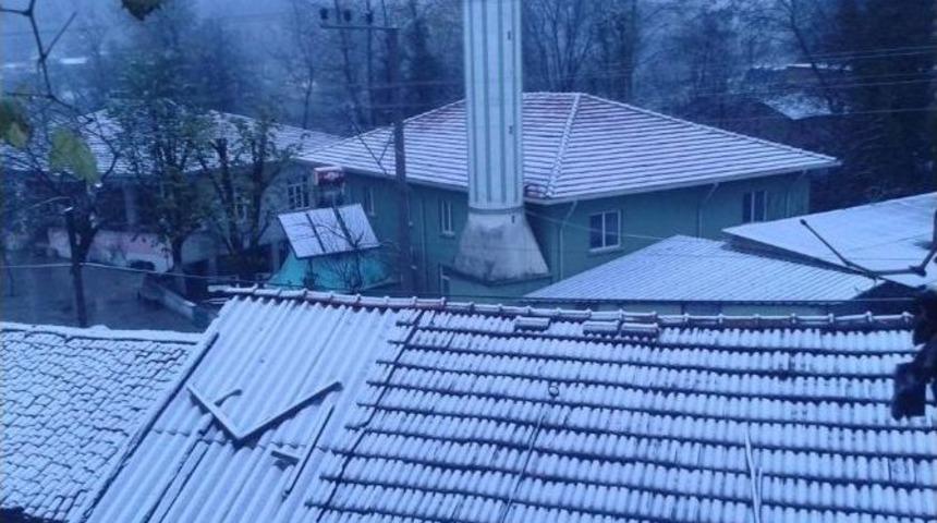 &Ccedil;anakkale&rsquo;de Yılın İlk Karı Yağdı