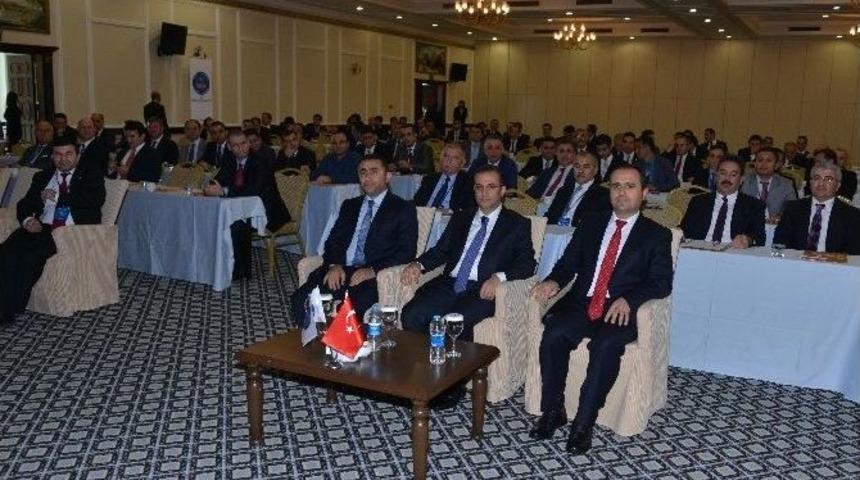 Vali T&uuml;rker M&uuml;lki İdare Amirleri Seminerine Katıldı