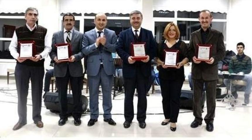 25 Yıllık Akademisyenlere Plaket