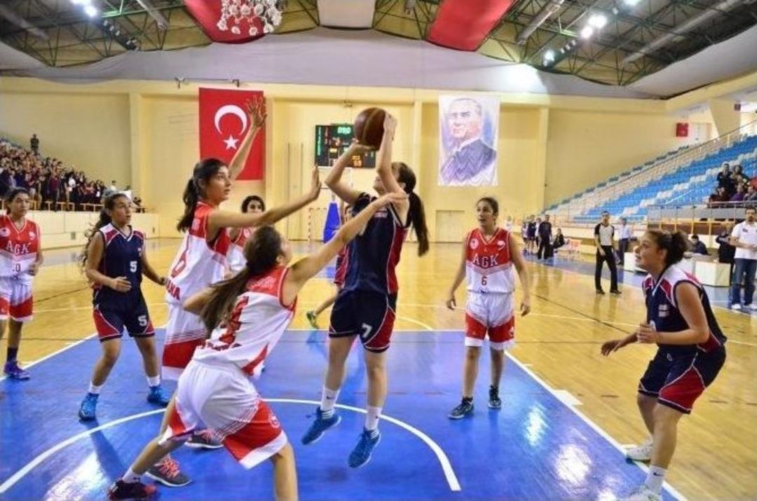 Adana&rsquo;da Okullarası Gen&ccedil; Kızlar Basketbol M&uuml;sabakaları