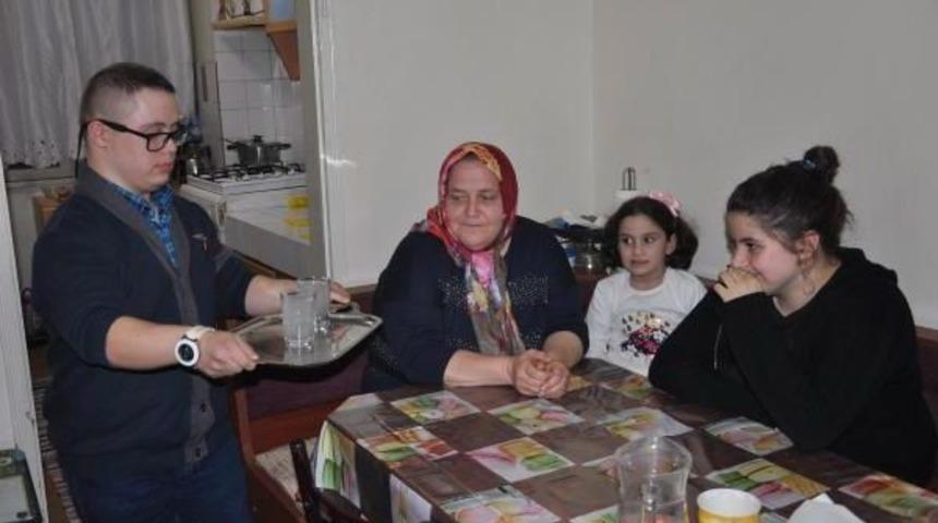 DOWM SENDROMLU GENCİN YAŞAMA TUTUNMA AZMİ