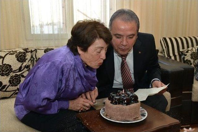 Başkan Böcek’ten Öğretmenine Vefa Ziyareti