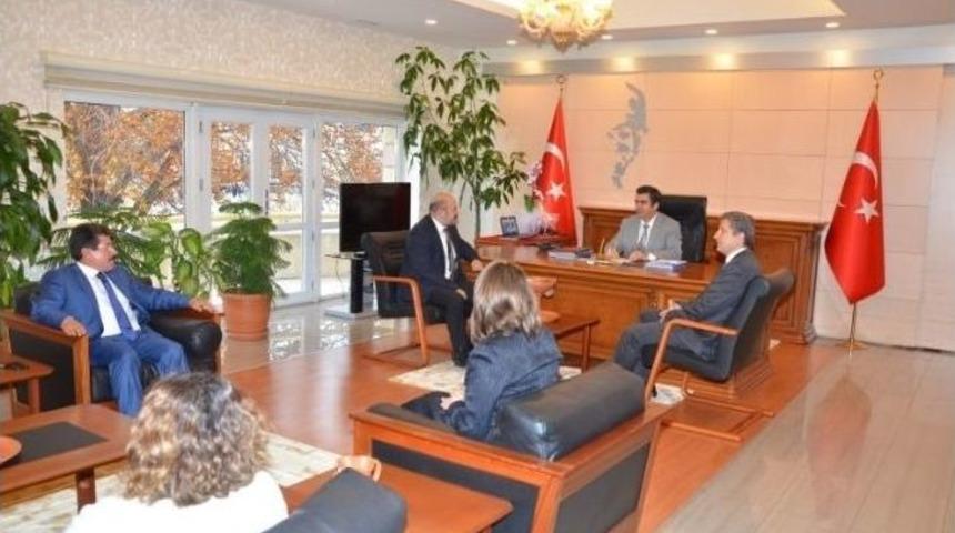 Vali D&uuml;zg&uuml;n, Kent Konseyi &Uuml;yelerini Kabul Etti