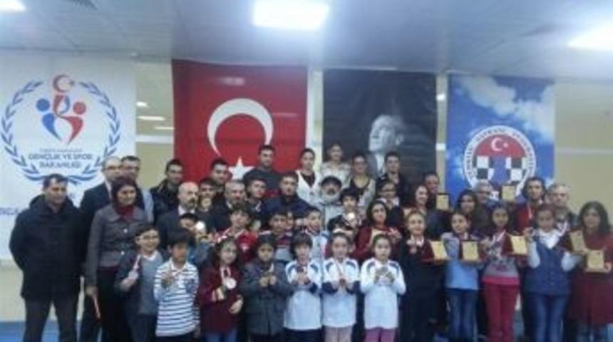 Satran&ccedil; Turnuvasına Yoğun İlgi