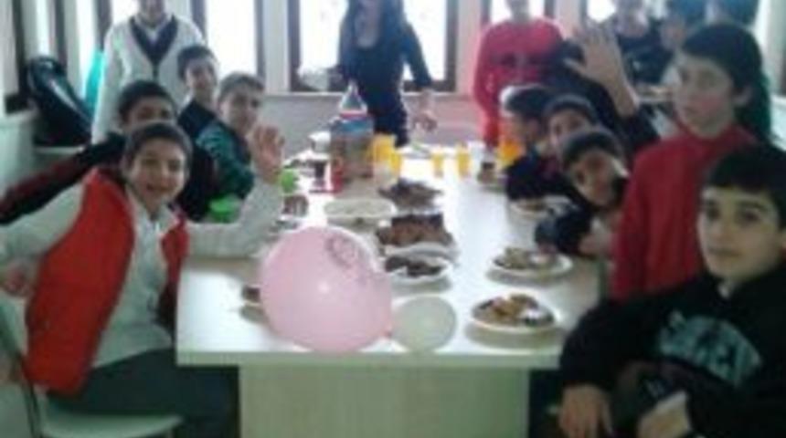 Et&uuml;t Merkezlerinde &Ouml;ğretmenler G&uuml;n&uuml; Unutulmadı