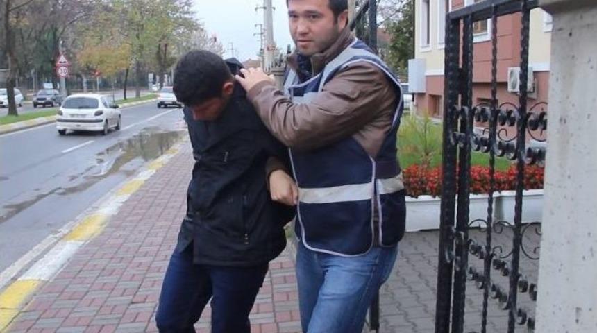 Kendilerini Polis Diye Tanıtan Dolandırıcılar Su&ccedil;&uuml;st&uuml; Yakalandı