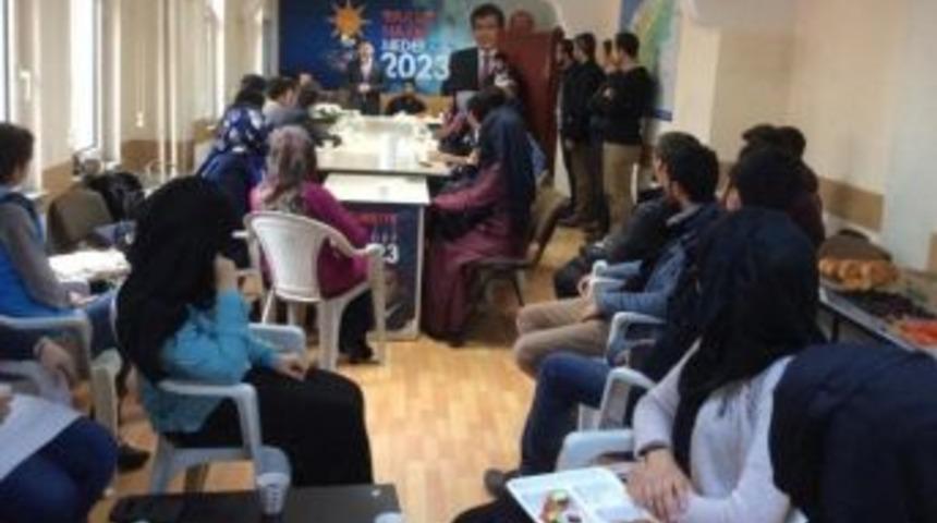 Milletvekili Tun&ccedil; &Uuml;niak&rsquo;lı Gen&ccedil;lerle Buluştu