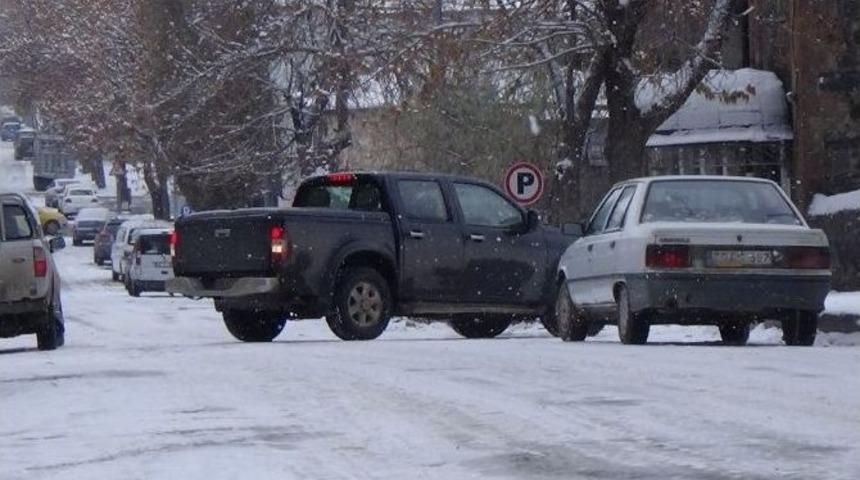Kars&rsquo;ta Yollar Buz Pistine D&ouml;nd&uuml;