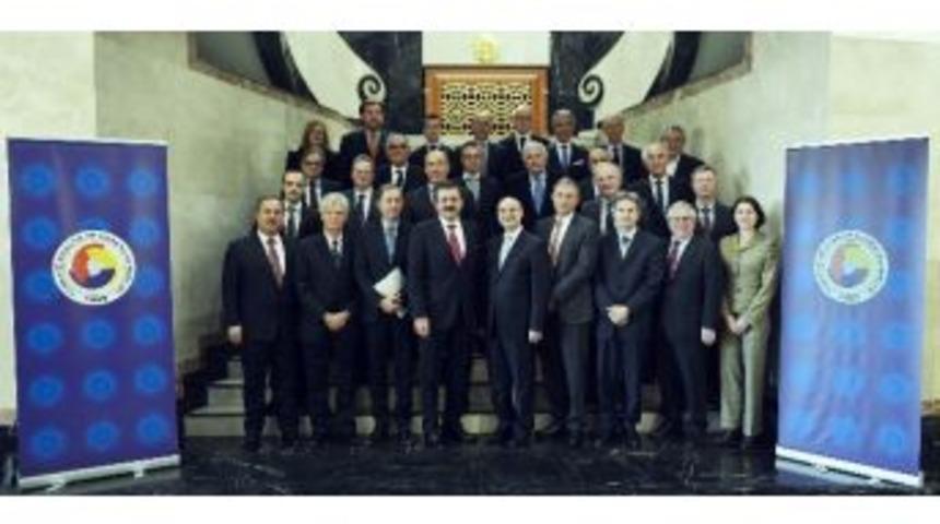 Tobb Başkanı Hisarcıklıoğlu&rsquo;nun Ab B&uuml;y&uuml;kel&ccedil;ileri İle Kahvaltıda Bir Araya Geldi