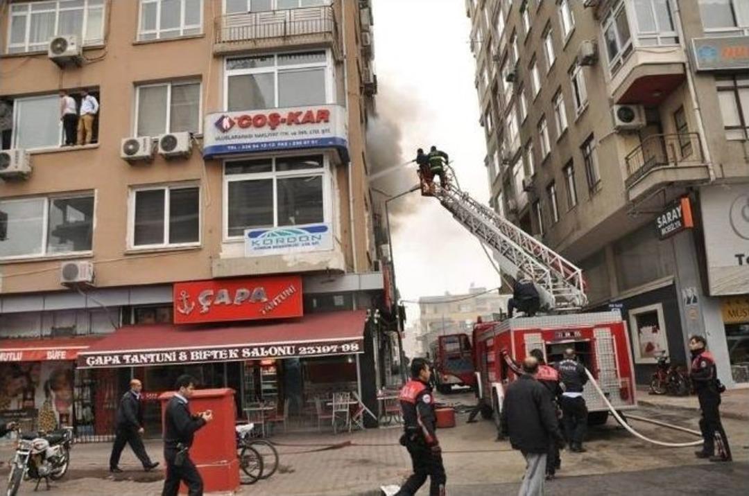 Paralarını Alamayınca Babalarının İş Yerini Ateşe Verdiler