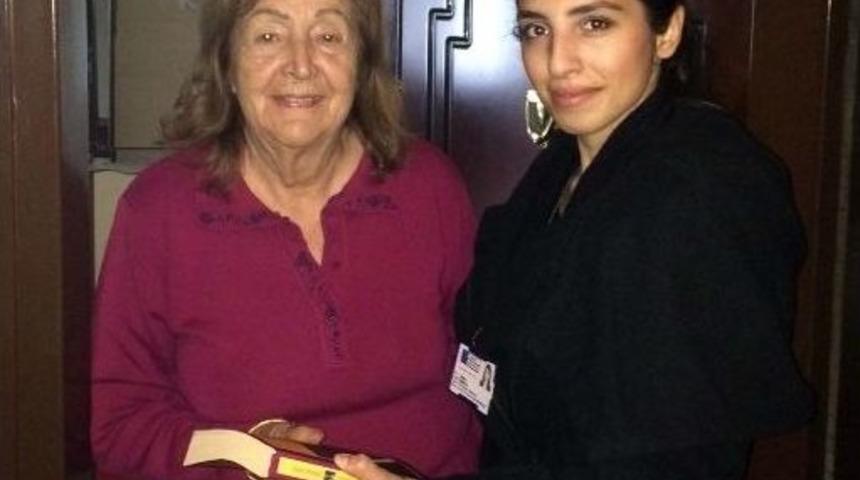 Kadık&ouml;y Belediyesi&rsquo;nden Hasta, Yaşlı Ve Engelli Okurlar İ&ccedil;in Eve Kitap Teslimi