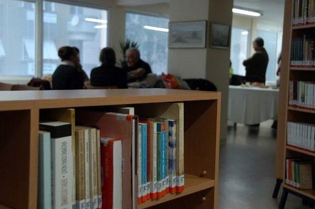 Kadıköy Belediyesi’nden Hasta, Yaşlı Ve Engelli Okurlar İçin Eve Kitap Teslimi