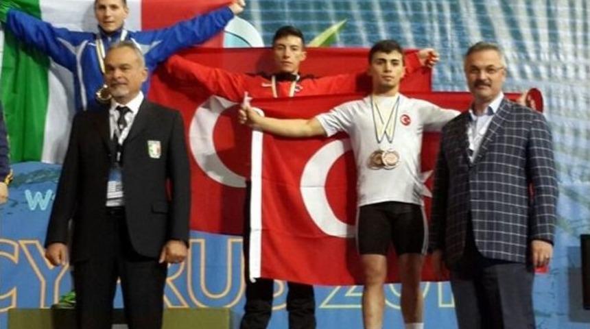 Emrah &Ccedil;alışkan Avrupa &Uuml;&ccedil;&uuml;nc&uuml;s&uuml; Oldu