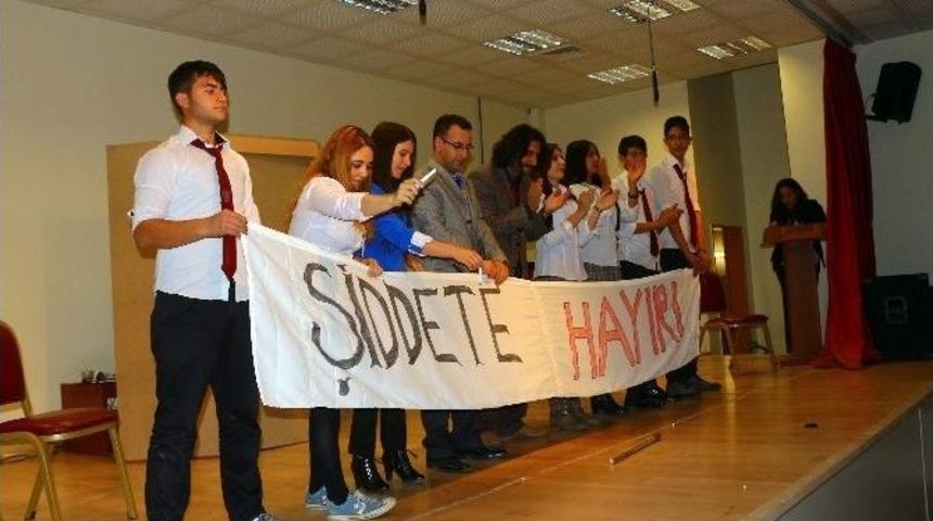 Yunak&rsquo;ta &Ouml;ğretmenlere Kutlama