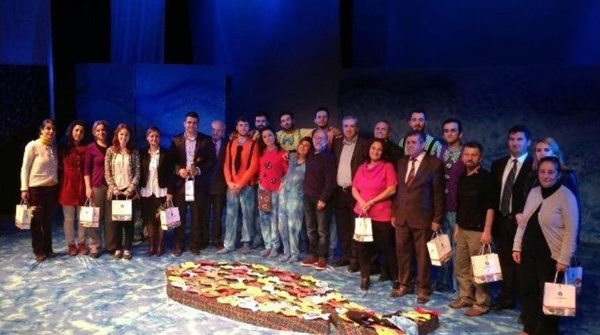 K&uuml;&ccedil;&uuml;k Karabalık K&ouml;y Okulları İ&ccedil;in Sahnelendi