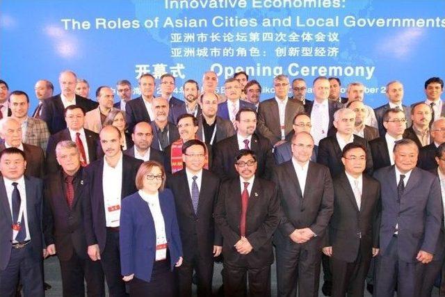 Şahin, &Ccedil;in&rsquo;de Gaziantep&rsquo;i Asyalı Belediye Başkanlarına Anlattı 1