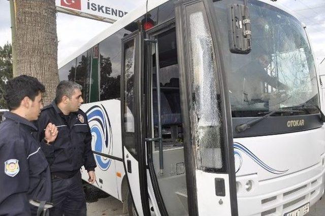 Çevik Kuvvet Otobüsü Kamyonetle Çarpıştı: 8 Polis Yaralı