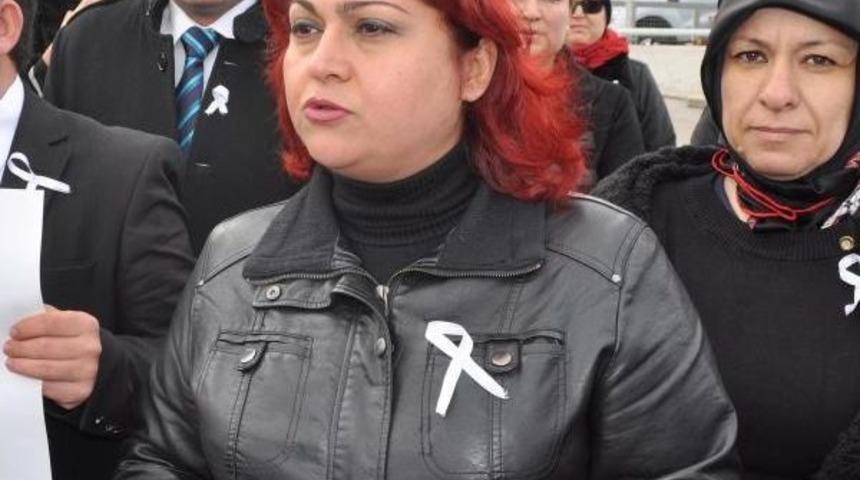 UŞAK'TA KADINA ŞİDDET PROTESTO EDİLDİ