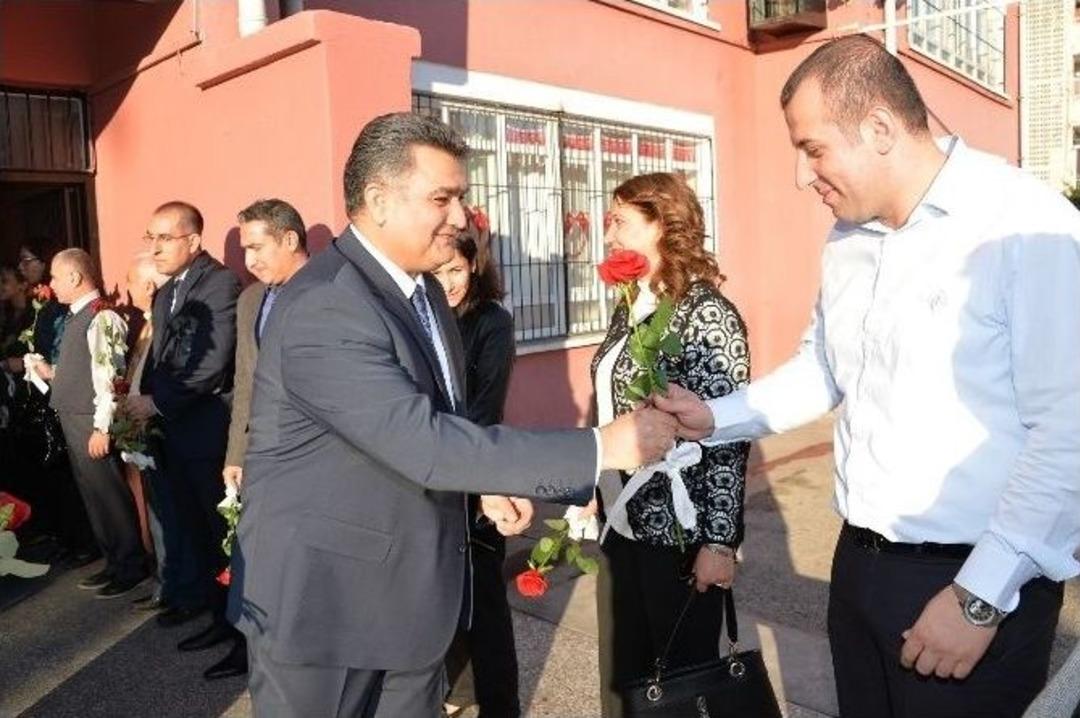 Emniyet M&uuml;d&uuml;r&uuml; Zeybek, Okuduğu Okulları Ziyaret Etti