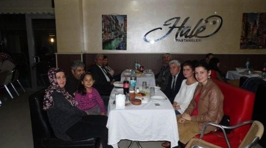 Osman &Ouml;nal Okul Aile Birliği, &Ouml;ğretmenleri Yemekte Buluşturdu