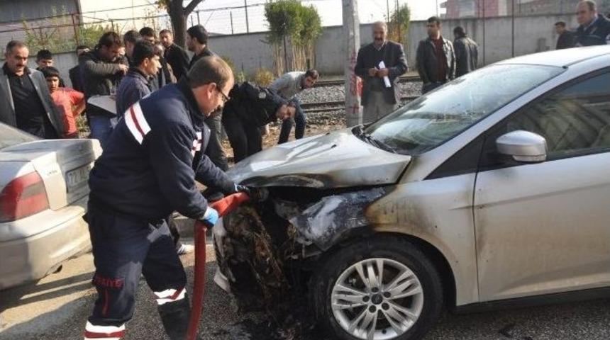 Batman&rsquo;da Park Halindeki Otomobil Alev Aldı