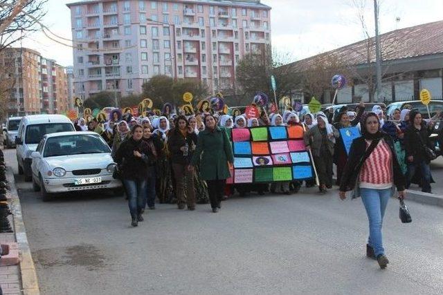 Van Dökh Kadına Şiddete Karşı Yürüyüş Ve Basın Açıklaması Yaptı