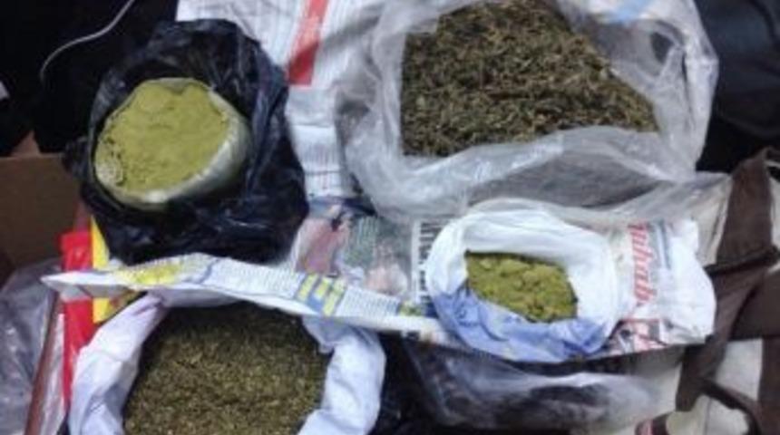 Uyuşturucular Yorgan İ&ccedil;ine Gizlenmiş Halde Bulundu