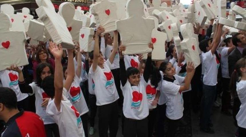 İZMİR'DE 'İLK YARDIMDA BEN DE VARIM' KAMPANYASI