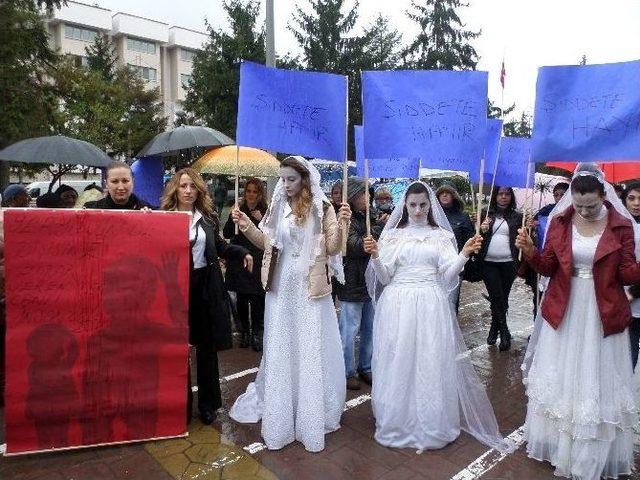 Kadına Şiddet Sakarya’da Protesto Edildi