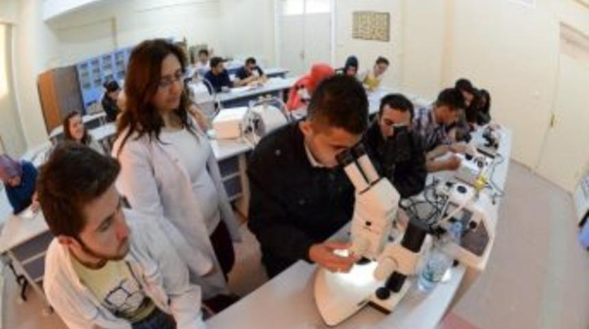 Uşak &Uuml;niversitesi Lisans&uuml;st&uuml; Programlarına Yenilerini Eklemeye Devam Ediyor