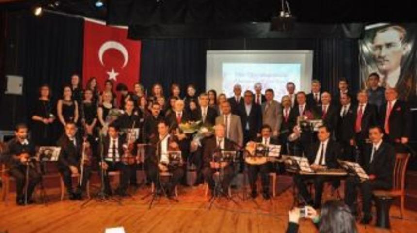 Nazilli &Ouml;ğretmenler Korosu &Ouml;ğretmenler G&uuml;n&uuml;nde Coşturdu