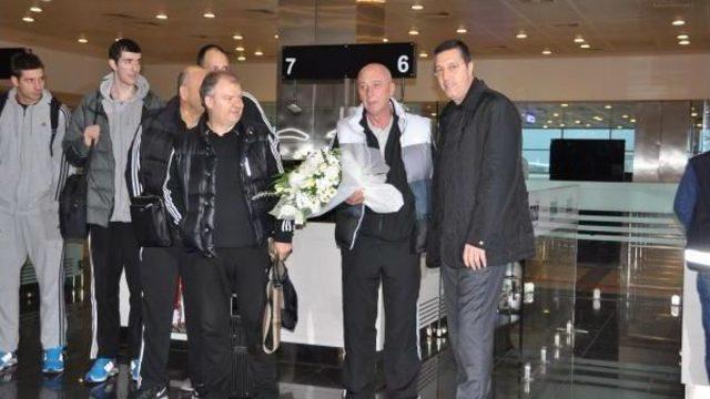 SIRP PARTİZAN TAKIMI ÇİÇEKLERLE KARŞILANDI