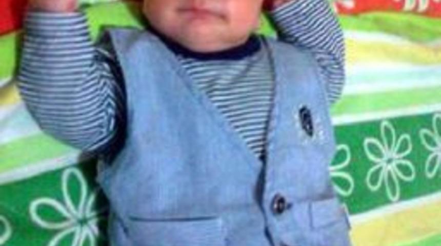 ÜZERİNE KAYNAR SU DÖKÜLEN 6 AYLIK BEBEK ÖLDÜ