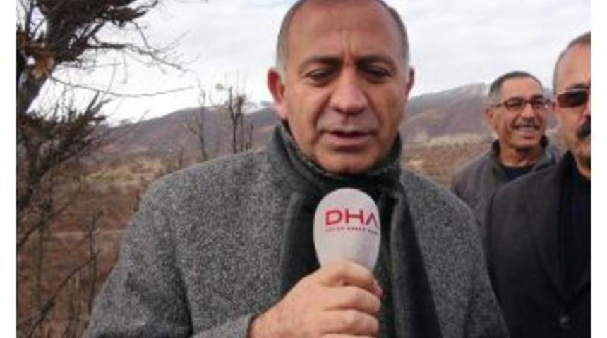 GÜRSEL TEKİN: DAVUTOĞLU, YOKSULUN KONUTUNU ALAN VEKİLLE İLGİLİ NE YAPACAK MERAK EDİYORUM