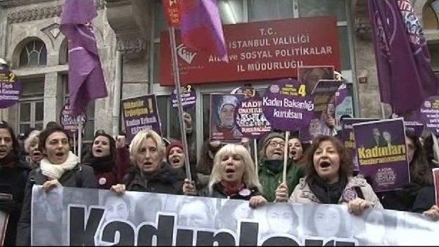 AİLE VE SOSYAL POLİTİKALAR MÜDÜRLÜĞÜ ÖNÜNE “SORU İŞARETİ" 1