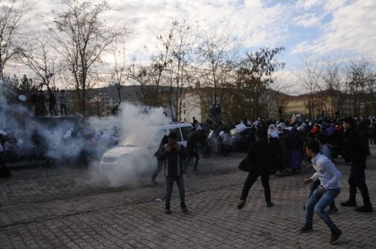 Cizre&rsquo;de Kadınların Y&uuml;r&uuml;y&uuml;ş&uuml;ne M&uuml;dahale