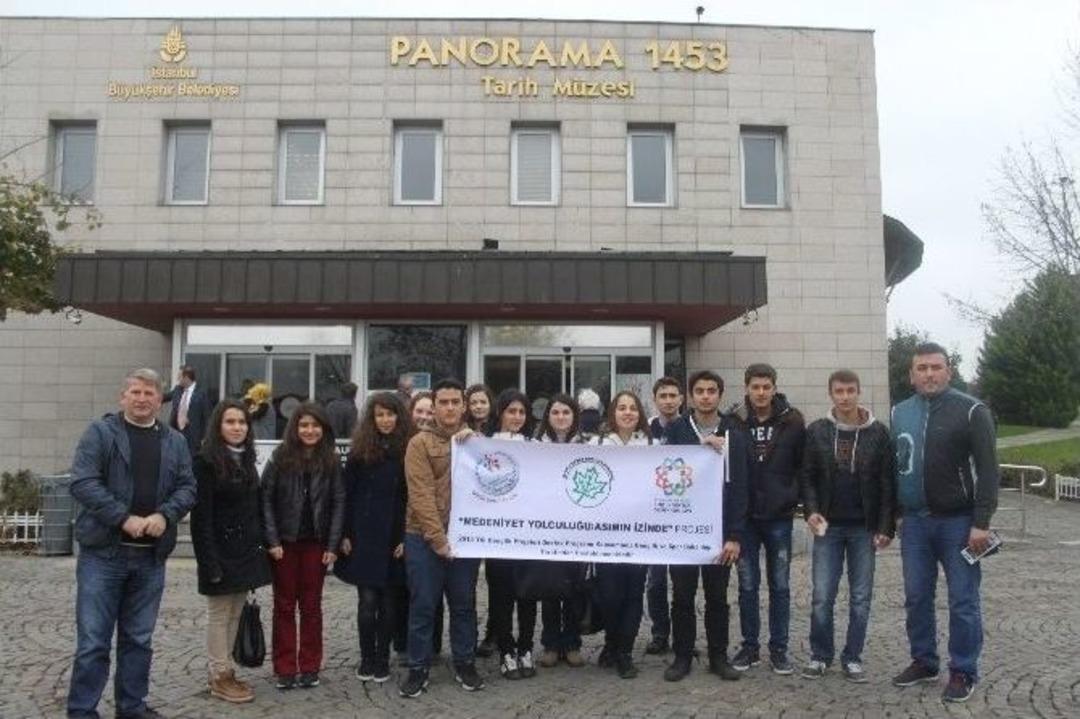 &Ouml;ğrenciler İstanbul&rsquo;un Tarihi Yerlerini Gezdi