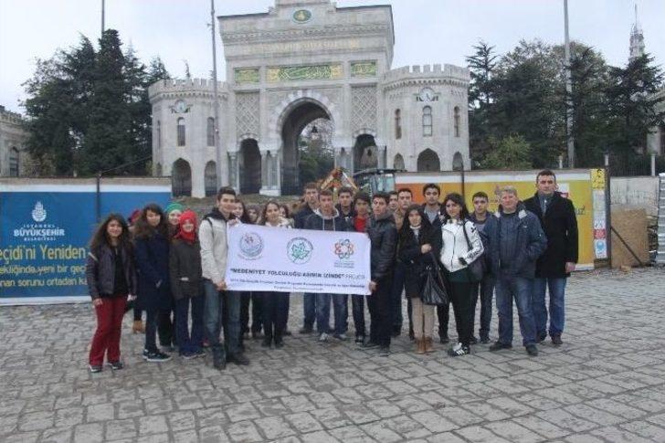 Öğrenciler İstanbul’un Tarihi Yerlerini Gezdi G2