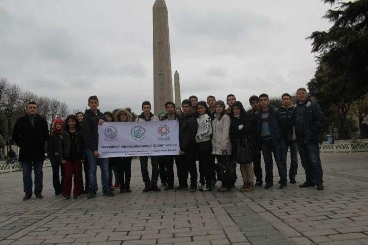 Öğrenciler İstanbul’un Tarihi Yerlerini Gezdi G4