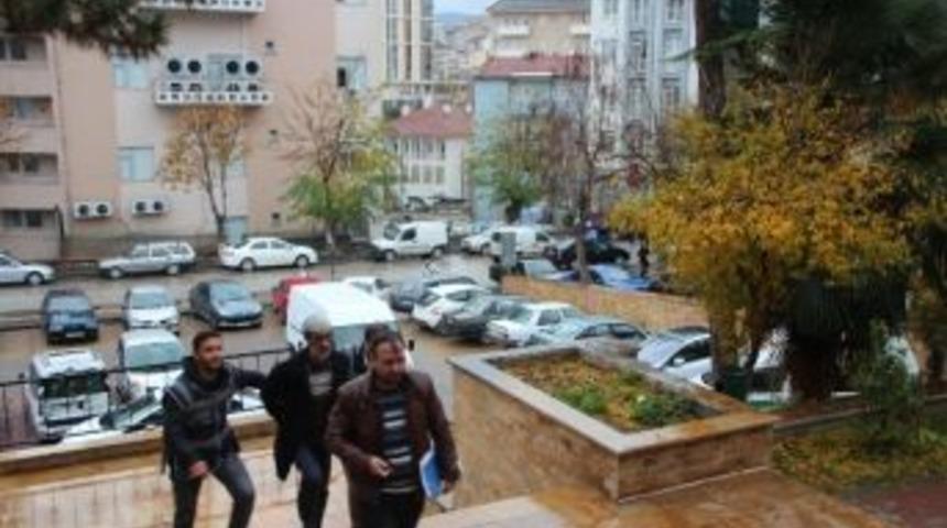 Sahte Kimlikle Kredi &Ccedil;ekmek İsterken Yakalanan Ş&uuml;pheli Serbest Kaldı