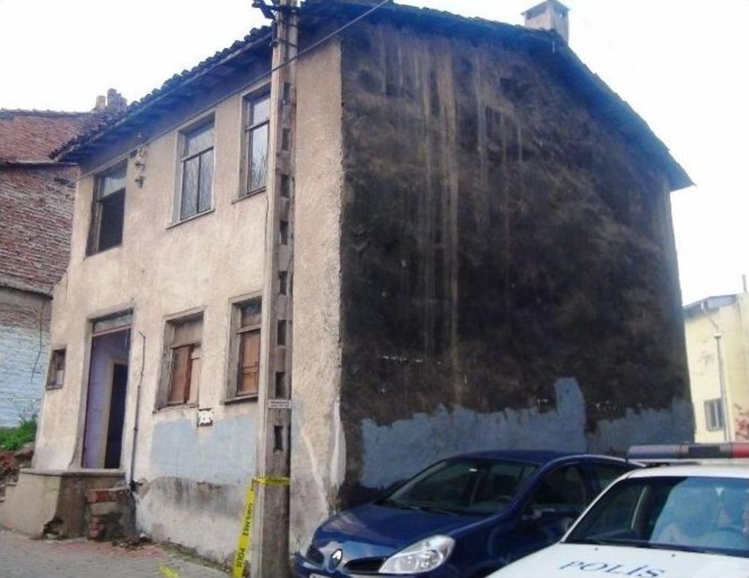 Metruk Binada Ceset Bulundu