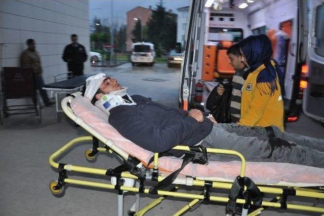 Otomobil Pancar Yüklü Tır’ın Altına Girdi: 5 Yaralı