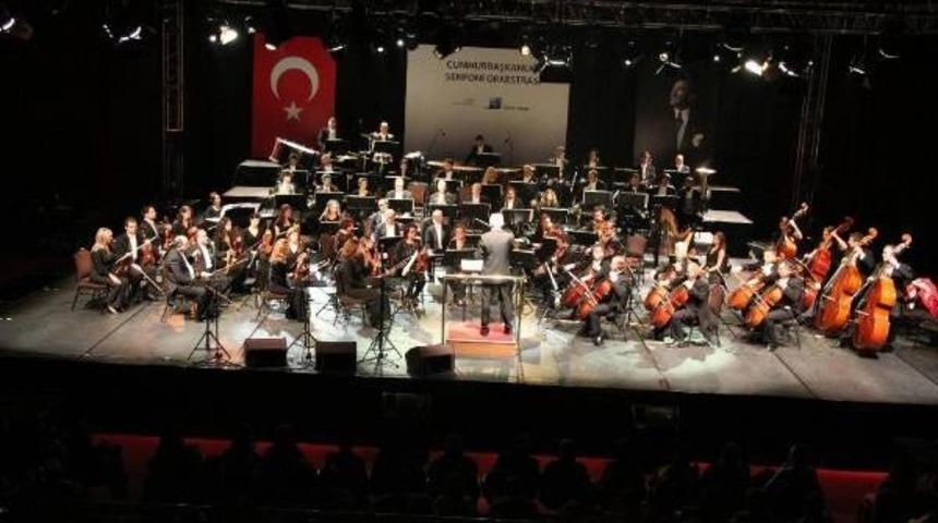 CUMHURBAŞKANLIĞI SENFONİ ORKESTRASI &Uuml;NİVERSİTEDE KONSER VERDİ